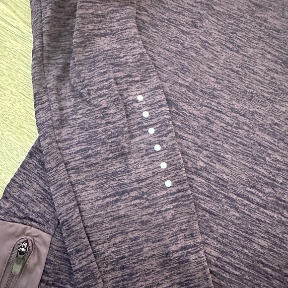 Nike Epic Running Long Sleeve Top, size XS - Picture 4 of 7
